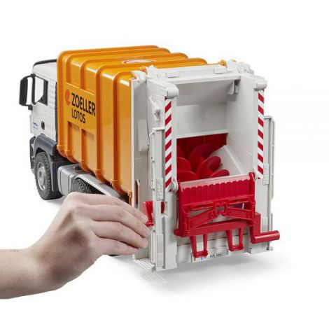 BRUDER - CAMION GUNOI MAN TGS CU INCARCARE IN SPATE - poza 2
