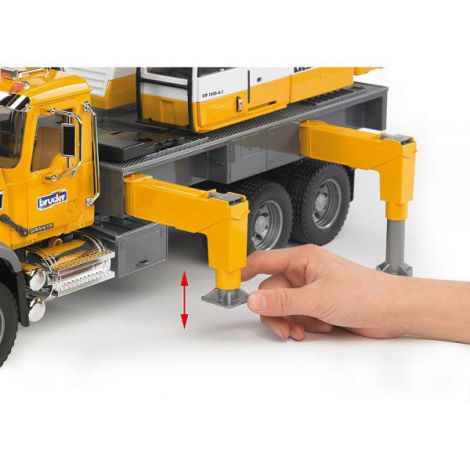 BRUDER - CAMION MACK GRANITE LIEBHERR CU MACARA - poza 5