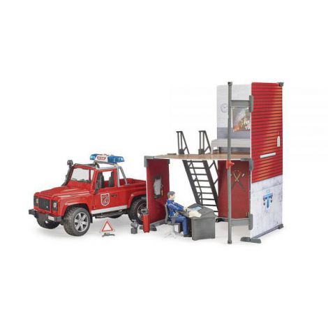 BRUDER - STATIE DE POMPIERI CU LAND ROVER DEFENDER SI POMPIER - poza 2