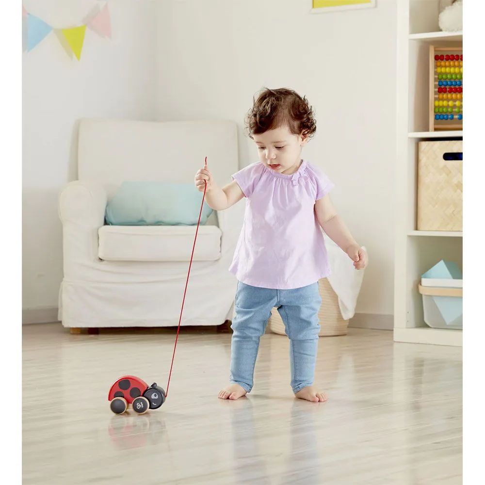 Buburuza din lemn de tras Hape Ladybug - poza 4