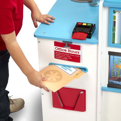 Centru de joaca din lemn La Doctor - Melissa & Doug - poza 4