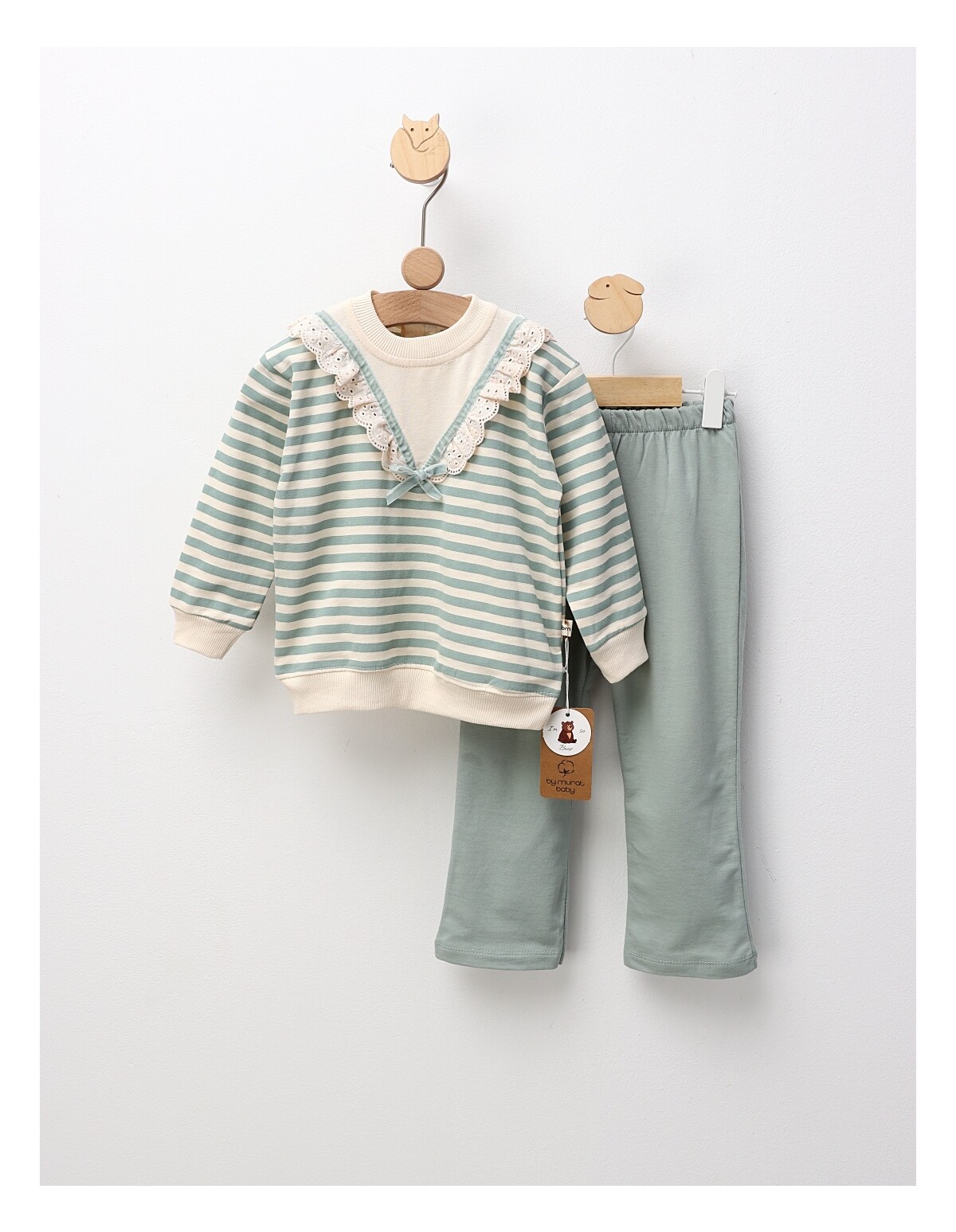 Compleu cu broderie Mada, model cu verde