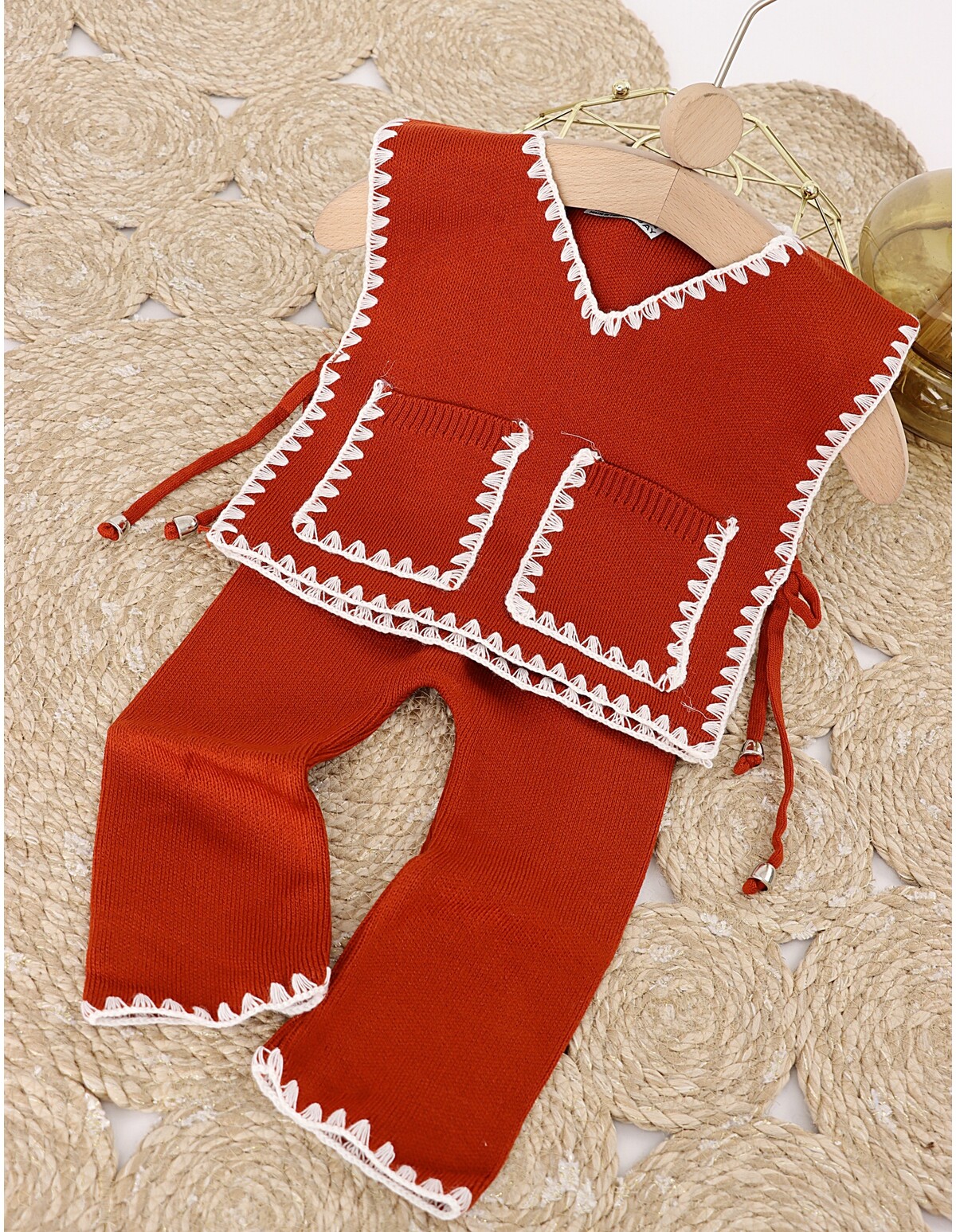 Costumas croset cu vesta Maya model caramiziu