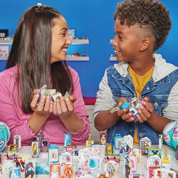 Figurina 5 Surprise Disney Store Mini Brands seria 2 - poza 5