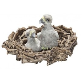 Figurina pui de soim in cuib