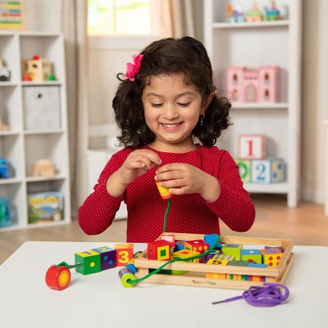Joc De Insirat Din Lemn Cu Cifre, Montessori, Insira Margelele - Melissa&Doug 3775 - poza 3