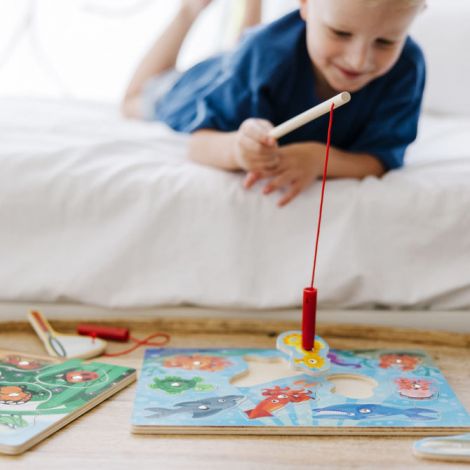 Joc de pescuit magnetic din lemn, Animale marine, 10 pise, 3 ani+, Melissa & Doug 3778 - poza 5