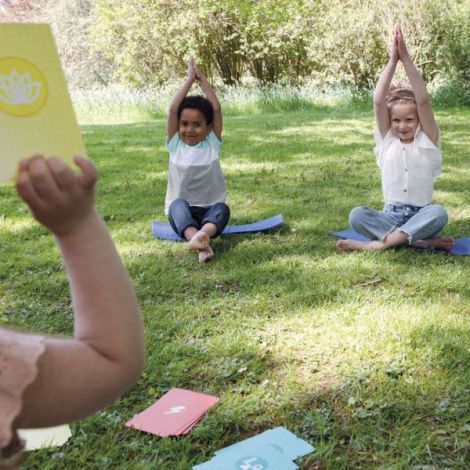 Joc de petrecere - Yoga cu animale - poza 3