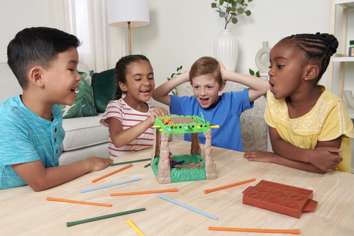 Joc de societate cu nisip kinetic Sink N Sand - poza 3