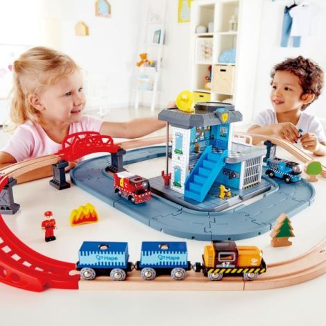 Jucarie din lemn - Set tren si servicii de urgenta (55 piese) - poza 2
