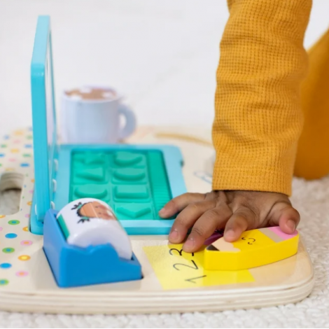 Laptop din lemn de jucarie pentru toddleri - poza 5