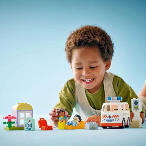 Lego Duplo Ambulanta Si Sofer 10447 - poza 3