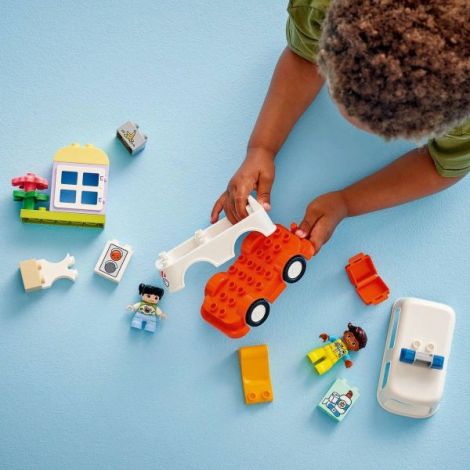 Lego Duplo Ambulanta Si Sofer 10447 - poza 5