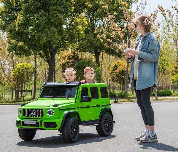 Masina electrica pentru copii cu 2 locuri, Mercedes AMG G63 XXL 24V 800W 4x4 ecran LCD, echipare Lux (G63-mp4) Alb - Autokids.ro - poza 2