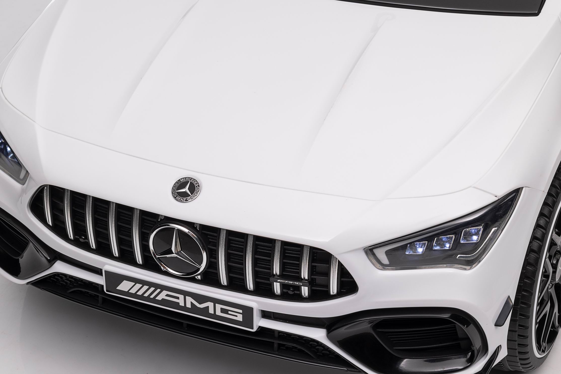 Masinuta electrica copii Mercedes-AMG CLA45 12V 90W Alb, roti EVA, scaun piele, telecomanda parentala, Bluetooth, Mercedes Benz - Autokids.ro - poza 4