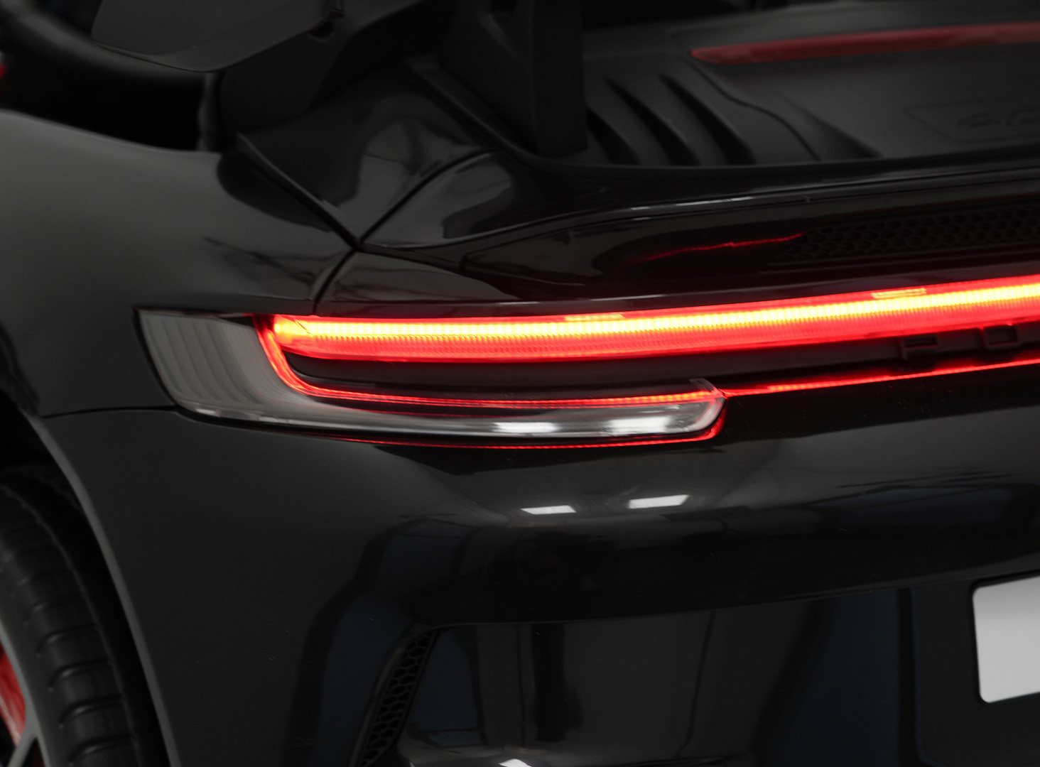 Masinuta electrica pentru copii cu 2 locuri PORSCHE 911 GT3 STRONG 24V (P911-mp4) Negru - Autokids.ro - poza 3