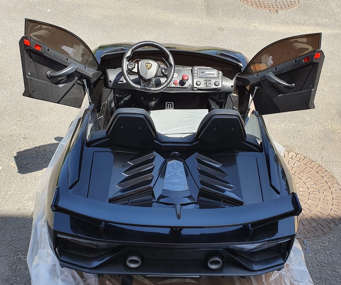 Masinuta electrica pentru copii Lamborghini Aventador SVJ Roadster 24V 500W Drift cu 2 locuri viteza maxima 13km/h (2028-drift) Negru - Autokids.ro - poza 3