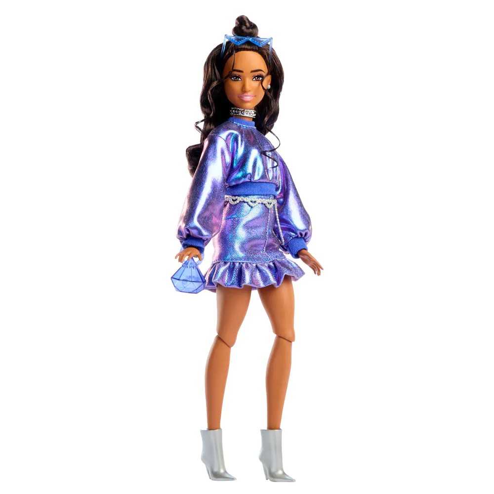 Papusa Barbie Deluxe Style cu tinuta albastra stralucitoare si par castaniu - poza 1