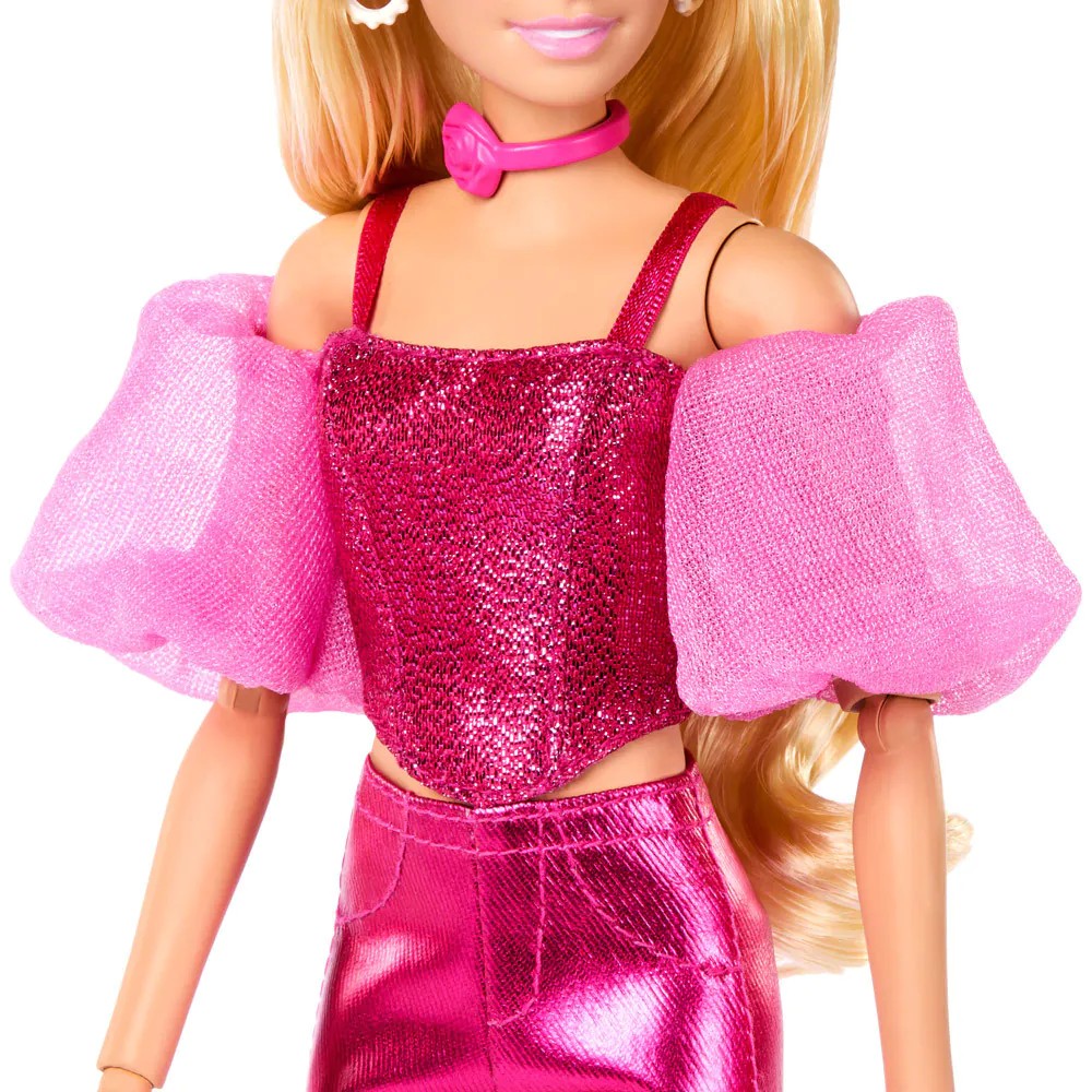 Papusa Barbie Deluxe Style cu tinuta roz cu efect metalic si par blond - poza 5