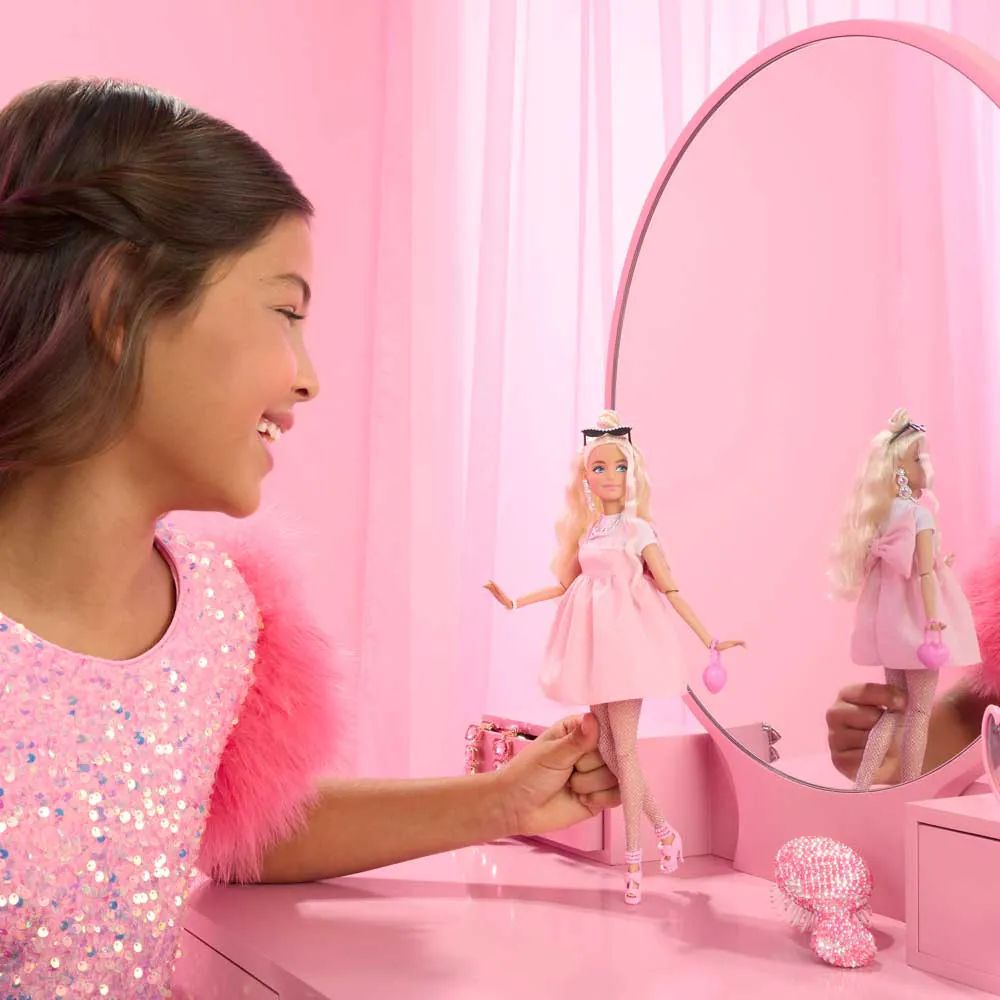 Papusa cu rochie roz Barbie Deluxe Fashionista - poza 5