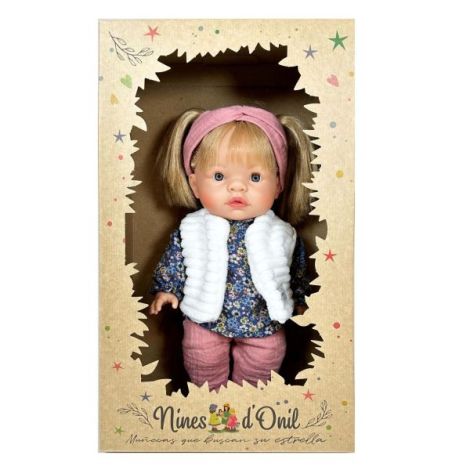 Papusa Nines D'Onil, Joy, cu parul blond, cu vesta alba, cu miros de vanilie, 37 cm - poza 4