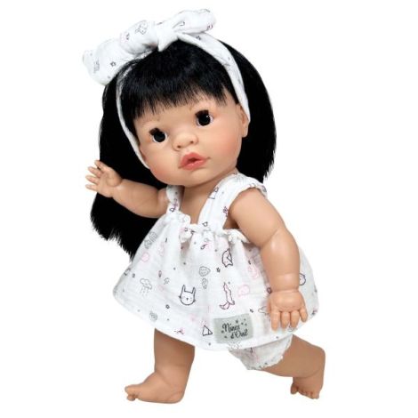 Papusa Nines D'Onil, Joy, cu parul brunet, cu rochie alba, cu miros de vanilie, 37 cm - poza 1