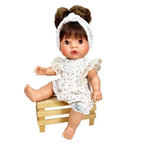 Papusa Nines D'Onil, Joy, cu parul saten, cu bentita alba, cu miros de vanilie, 37 cm - poza 1