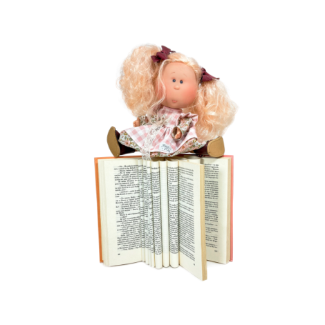 Papusa Nines D'Onil, Mia, cu parul blond si funde rosii, cu articulatii, cu miros de vanilie, 30 cm - poza 2