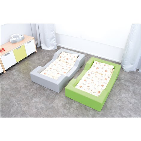 Patut pentru cresa verde lime, 128 x 75 x 25 cm, din spuma, cu decupaj pentru acces, saltea 8 cm grosime inclusa, stivuibil - poza 3