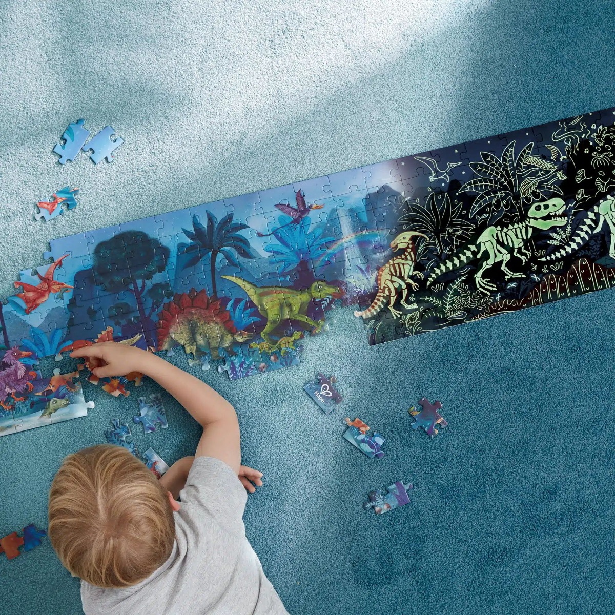 Puzzle cu dinozauri ce straluceste in intuneric Hape 200 piese - poza 5