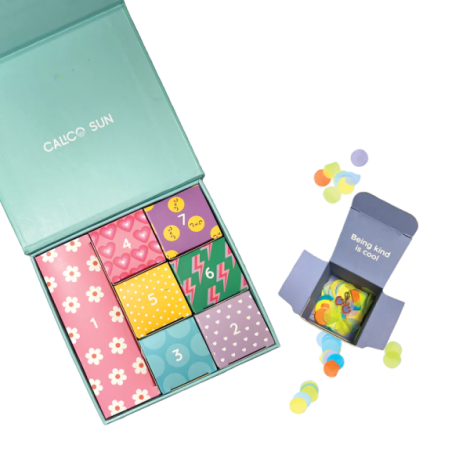 Set cadou bratara si charmuri - Calendar pentru sarbatorit evenimente - Cool To Be Kind - poza 5