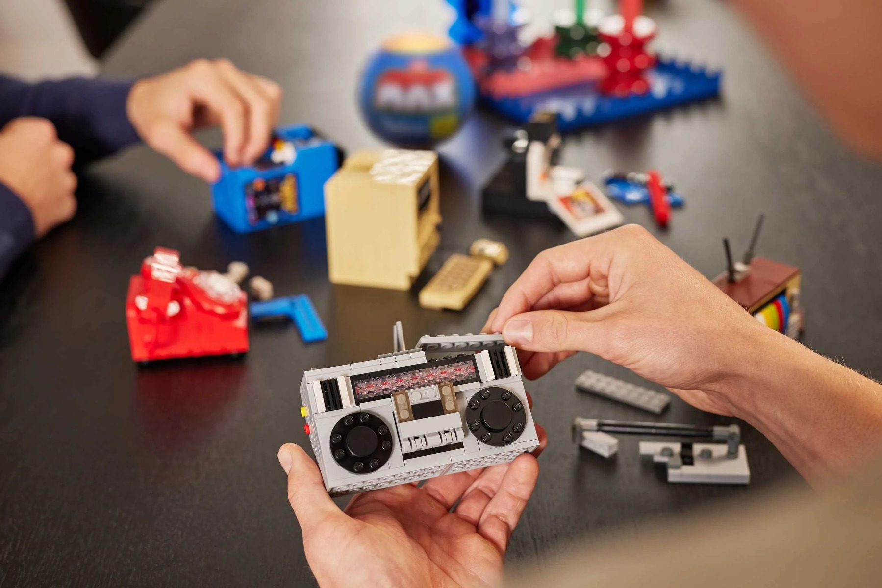 Set constructie surpriza Zuru Max Retro diverse modele - poza 4