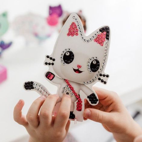 Set creativ 3 in 1, Bratari cu pandantive, carioci spray si diamont painting, Gabby s Dollhouse - poza 5