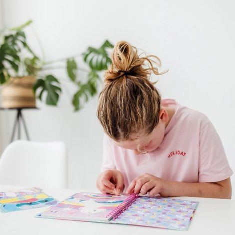 Set creativ cu abtibilduri, lipeste pe numere cu tematica Gabby Dollhouse - poza 5