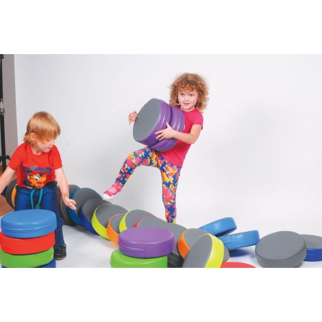 Set de 12 perne puf colorate rotunde, 30 x 8 cm, din spuma densa antideformare, cu baza antiderapanta, pentru uz didactic - poza 3