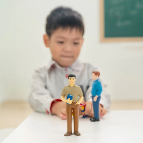 Set de 9 figurine Familia - diversitate si integrare etnica, cu rol didactic - poza 4