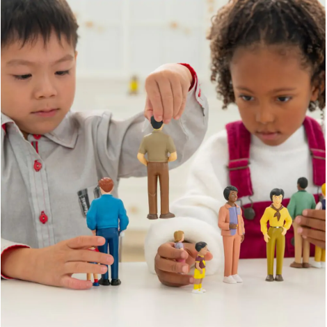 Set de 9 figurine Familia - diversitate si integrare etnica, cu rol didactic - poza 5
