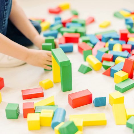 Set de construit Cuburi din lemn colorate 100 bucati Melissa and Doug 0481 - poza 3