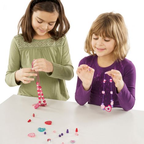 Set de creatie cu margele din lemn Inimioare Deco Melissa & Doug 4175 - poza 5