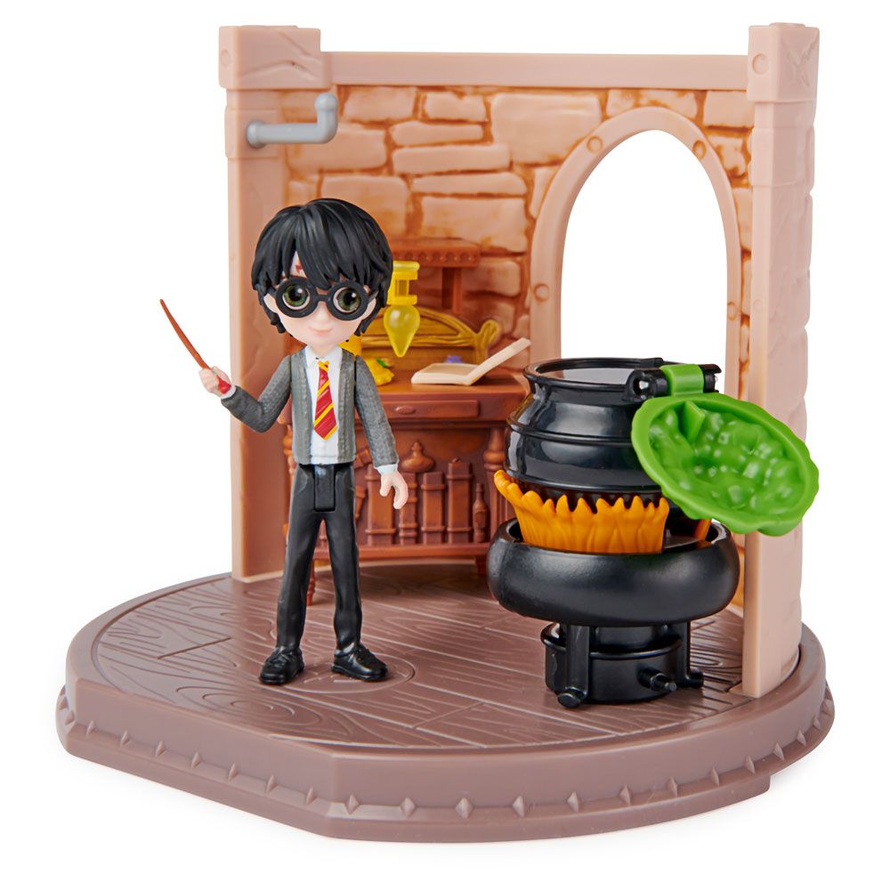 Set de joaca Harry Potter Lectia de Potiuni cu figurina Harry Potter - poza 1