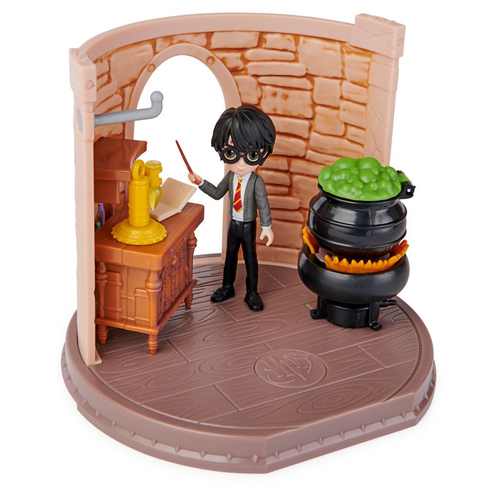 Set de joaca Harry Potter Lectia de Potiuni cu figurina Harry Potter - poza 4