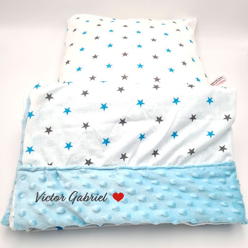 Set personalizat Paturica Bebe cu doua fete si Perna - STELUTE VESELE - Baietel