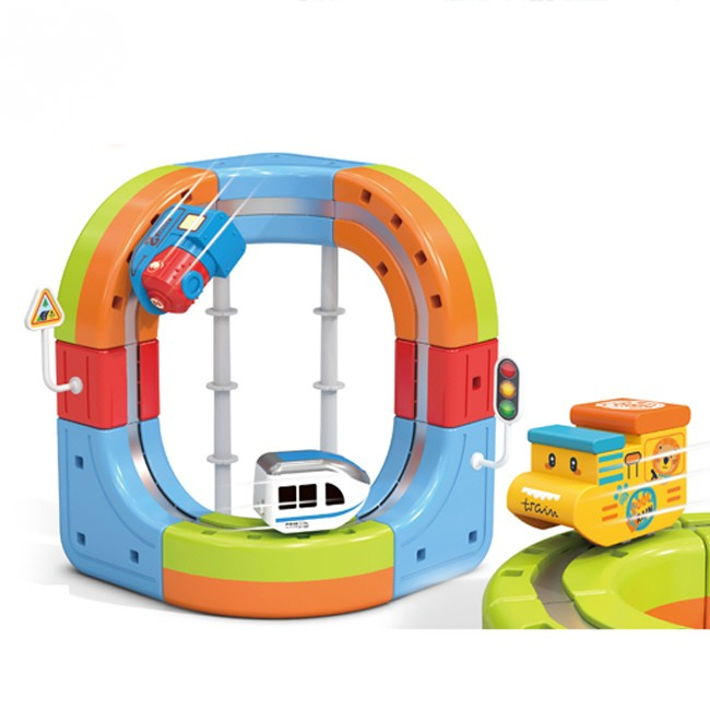 Set tren cu traseu magnetic si circuit 3D - 23 piese