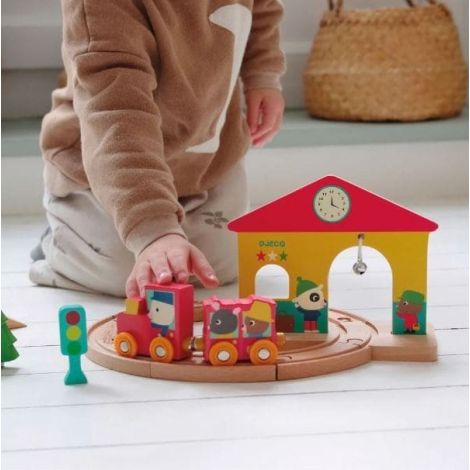 Set Tren din lemn cu sine si statie, Minitrain, Djeco 06389 - poza 5