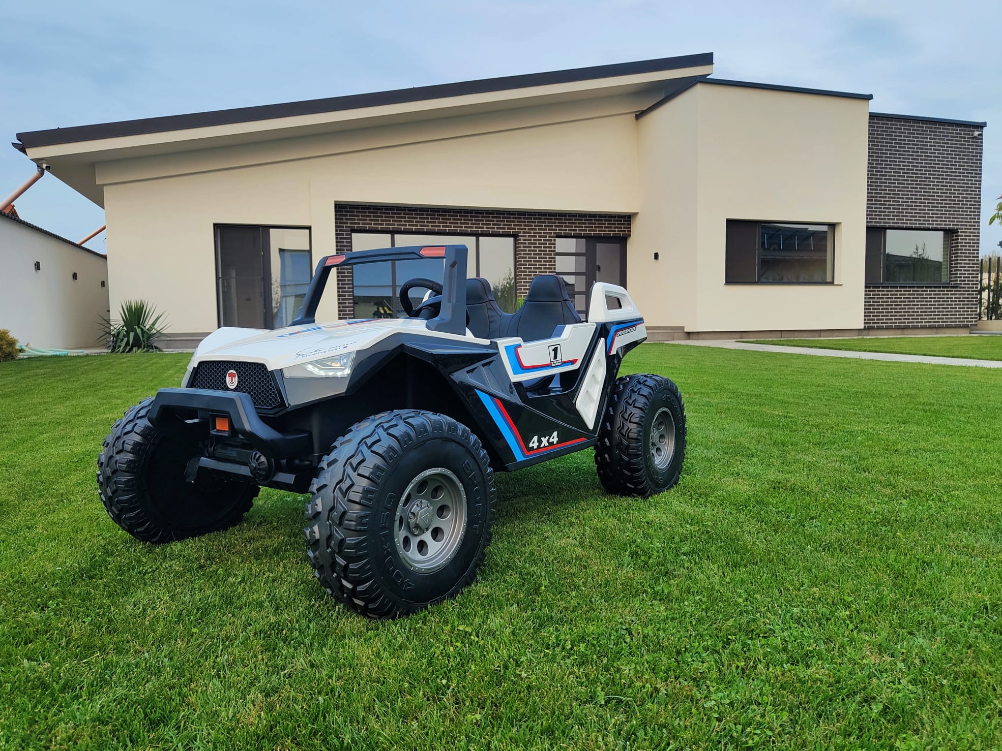 UTV electric pentru 2 copii Buggy XXL FAST EDITION cu viteza maxima 15km/h 500W 24V 4x4 (sx1928-fast) Alb - Autokids.ro - poza 1