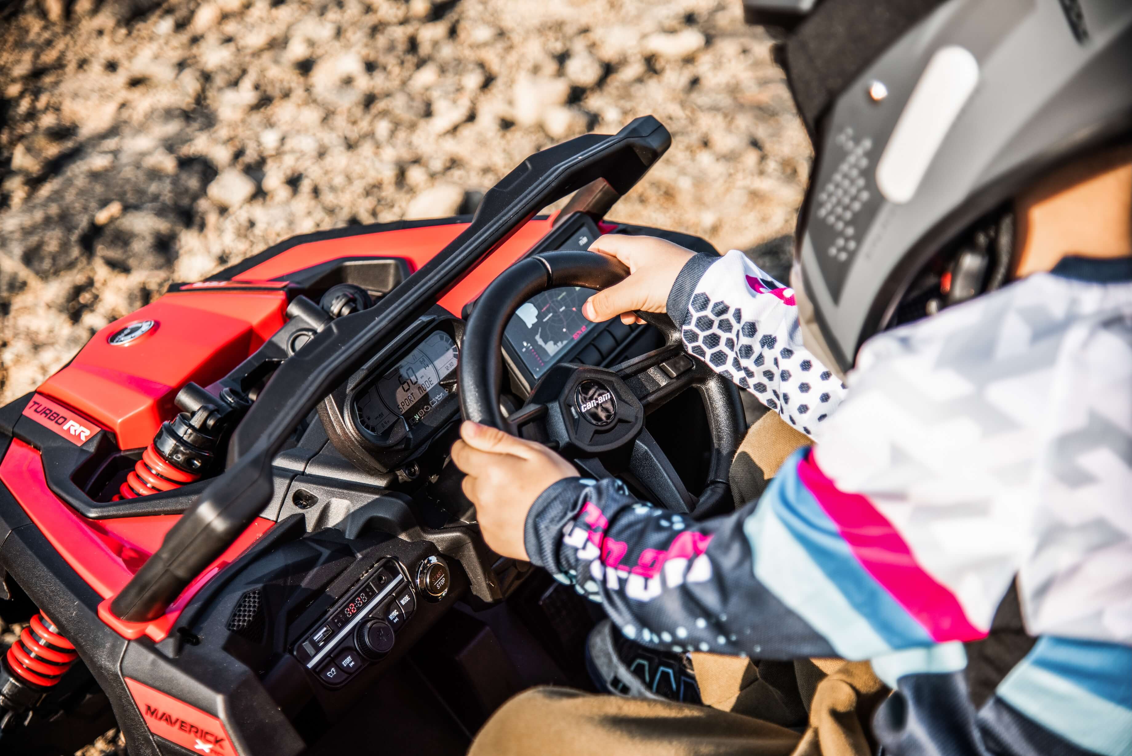 UTV electric pentru copii Can-Am Maverick 4x4 (CA003) Negru - Autokids.ro - poza 4